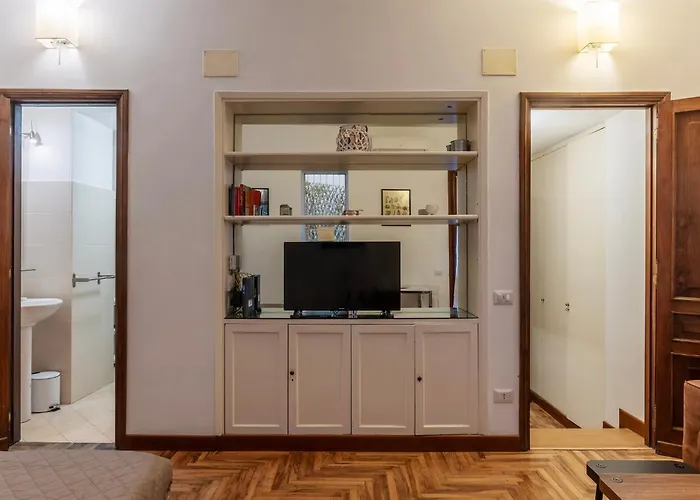 Guesthost - Charming Near Piazza Di Spagna Apartment
