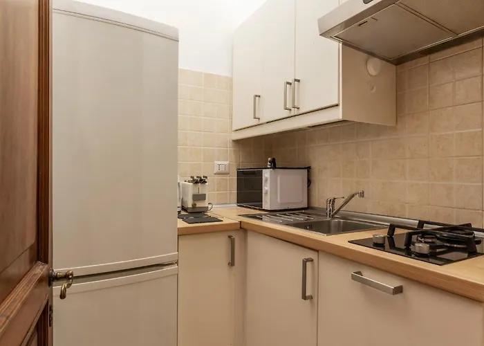 Guesthost - Charming Near Piazza Di Spagna Apartment