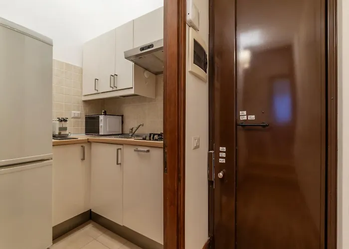 Guesthost - Charming Near Piazza Di Spagna *