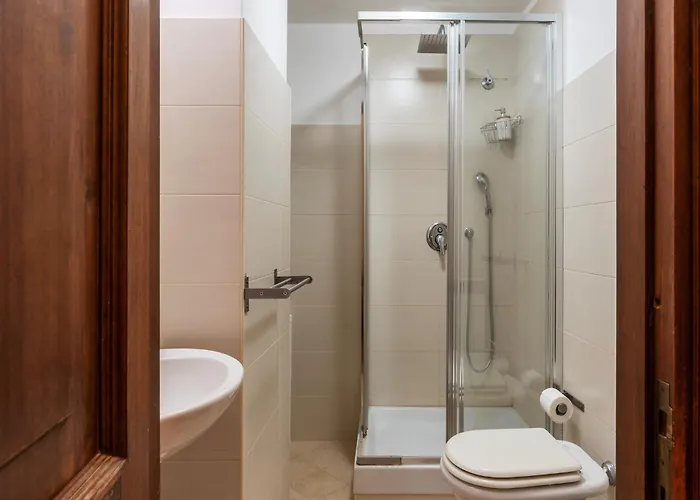 Guesthost - Charming Near Piazza Di Spagna * Rom