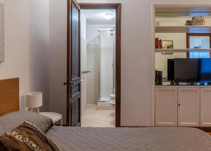 Apartment Guesthost - Charming Near Piazza Di Spagna Rom