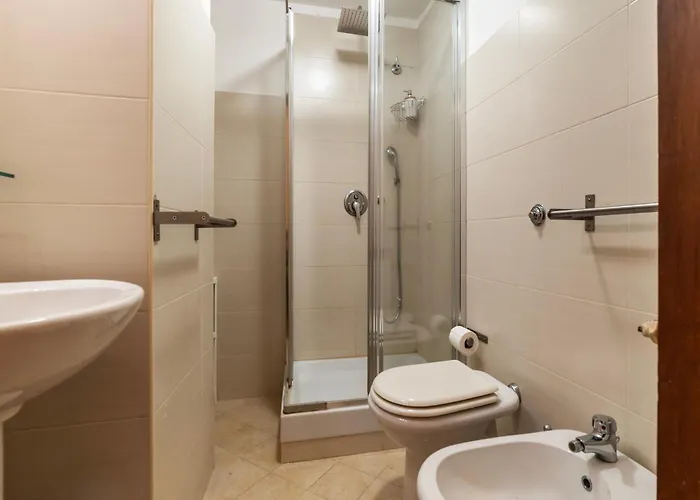 Apartment Guesthost - Charming Near Piazza Di Spagna