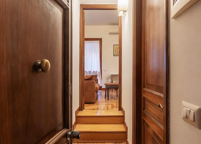 Guesthost - Charming Near Piazza Di Spagna *