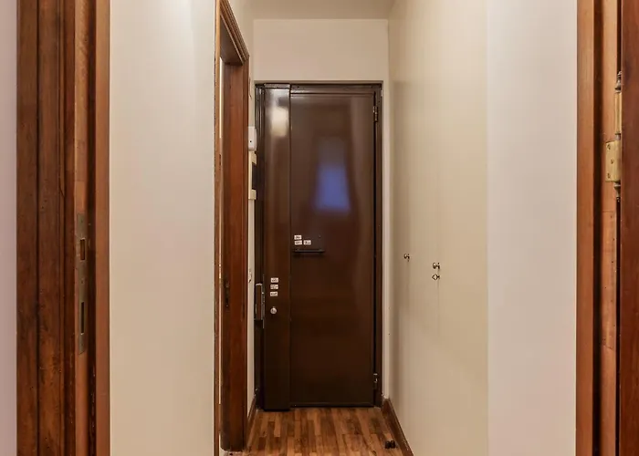Guesthost - Charming Near Piazza Di Spagna Apartment Rom