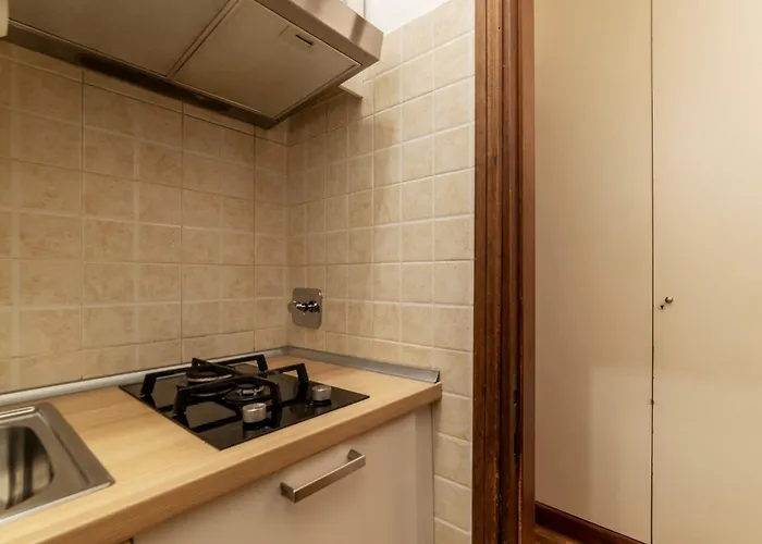 Guesthost - Charming Near Piazza Di Spagna *