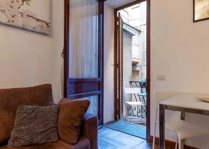 Guesthost - Charming Near Piazza Di Spagna